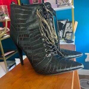 Shoe Dazzle Black Heeled Boots Croc-Embossed